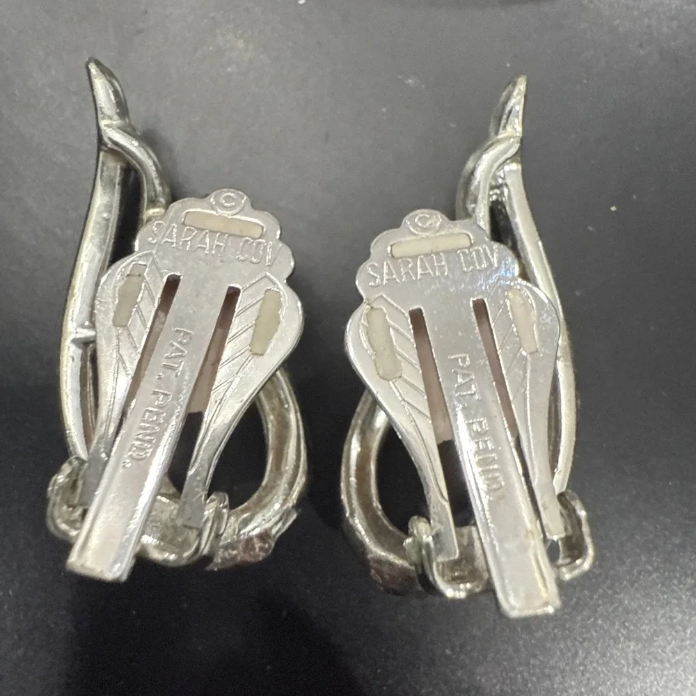 VINTAGE SARAH COVENTRY SILVER SWIRL PIN/BROOCH W/MATCHING CLIP ON EARRINGS SET